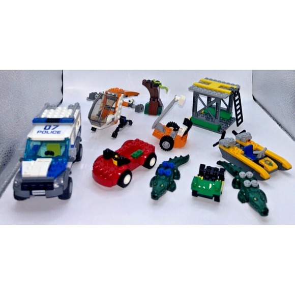 LEGO Minifigures & Accessories Bulk Lot Marvel/Jurassic/Jungle/City 2.11  Random - Picture 7 of 15